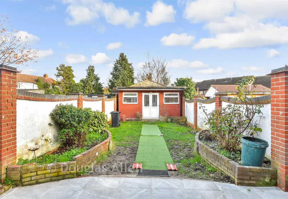 Rear Garden - Joydon Drive, Romford, Essex - Wards of Kent