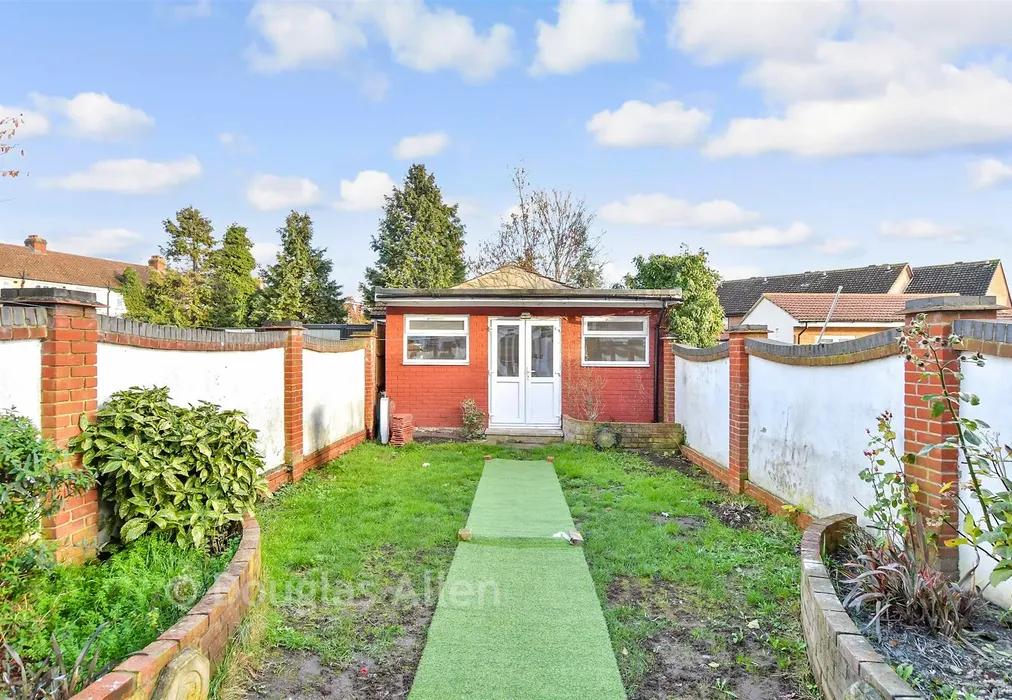 Rear Garden - Joydon Drive, Romford, Essex - Wards of Kent