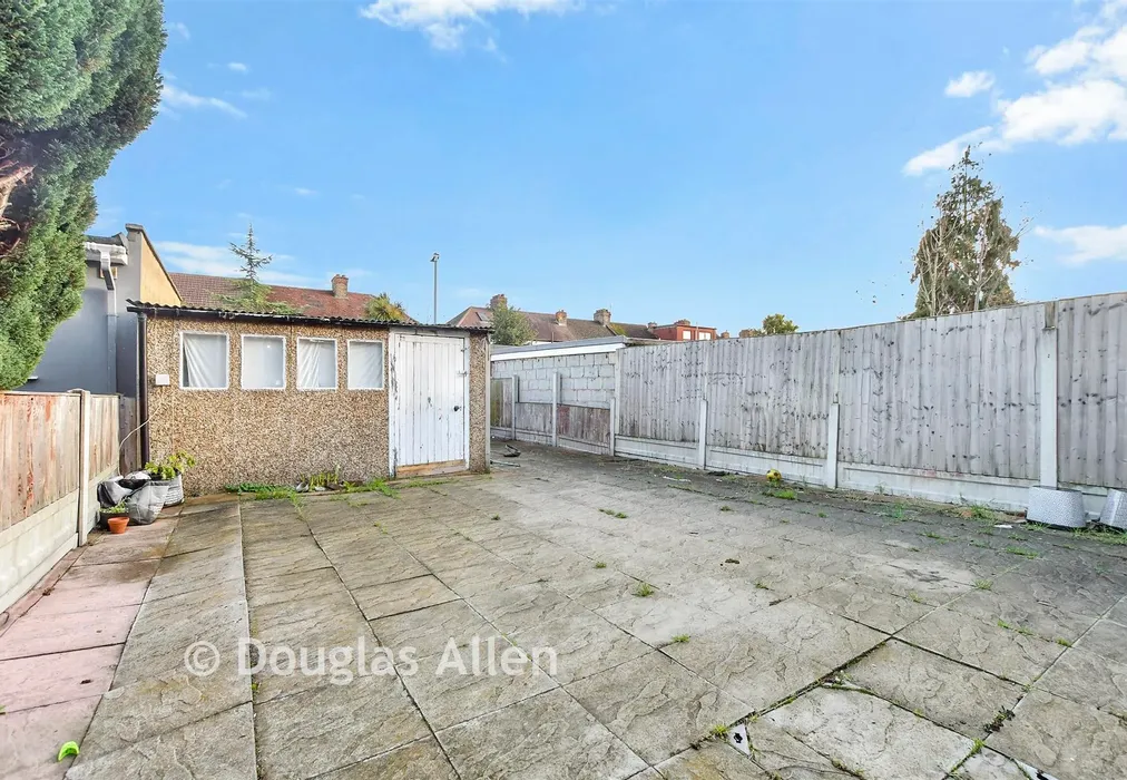 Rear Garden - Abercorn Gardens, Chadwell Heath, Essex - Wards of Kent