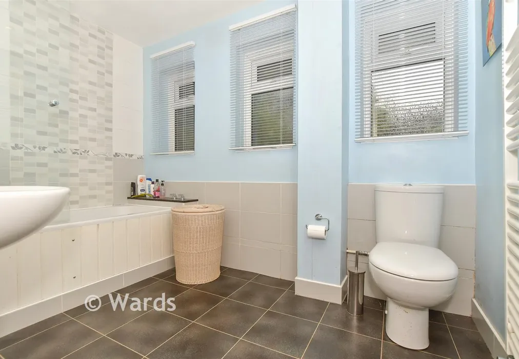 Bathroom - The Street, Kingston, Canterbury, Kent - Wards of Kent