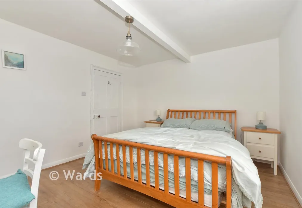 Bedroom 1 - Middle Wall, Whitstable, Kent - Wards of Kent