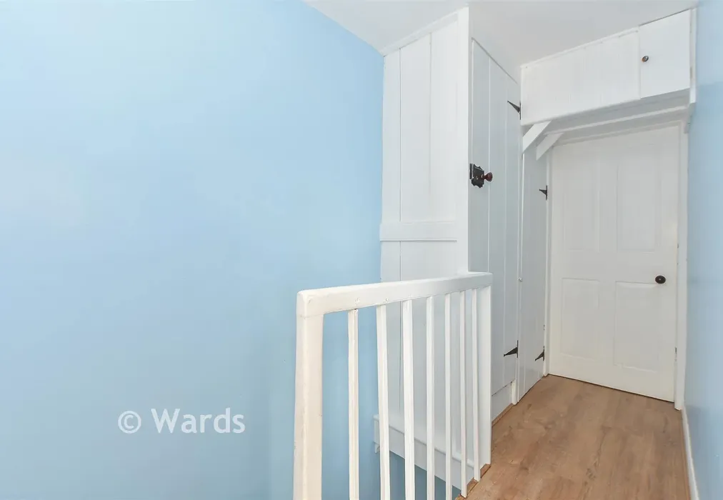 Landing - Middle Wall, Whitstable, Kent - Wards of Kent