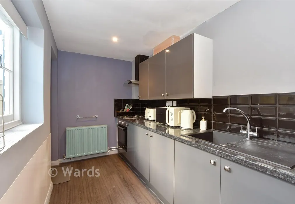 Kitchen - Middle Wall, Whitstable, Kent - Wards of Kent