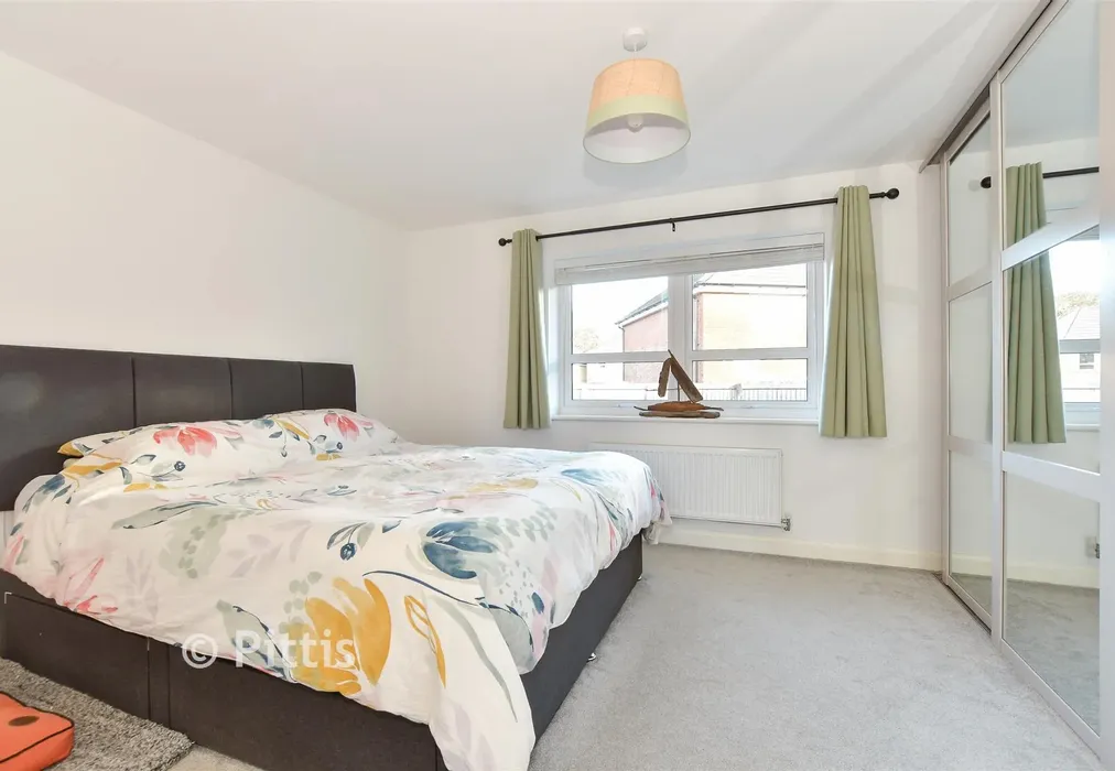 Bedroom 1 - Angelica Grove, Newport, Isle of Wight - Wards of Kent