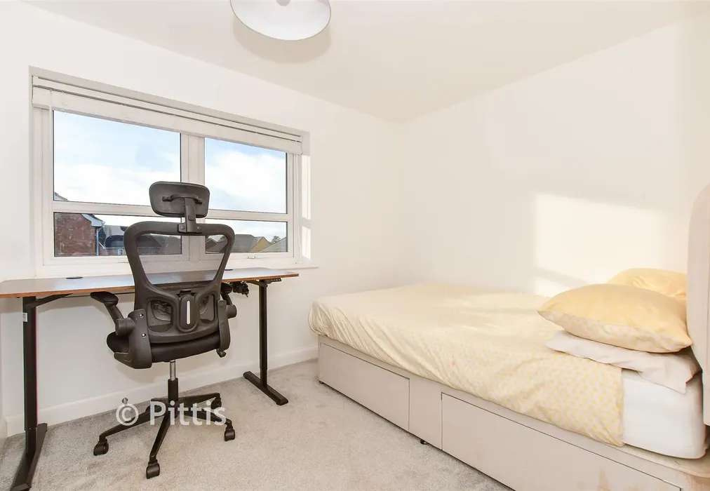 Bedroom 2 - Angelica Grove, Newport, Isle of Wight - Wards of Kent