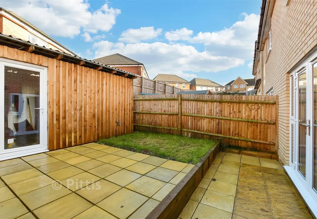 Rear Garden - Angelica Grove, Newport, Isle of Wight - Wards of Kent