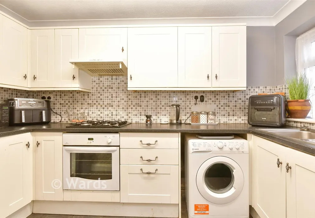 Kitchen - Harptree Drive, Walderslade, Chatham, Kent - Wards of Kent