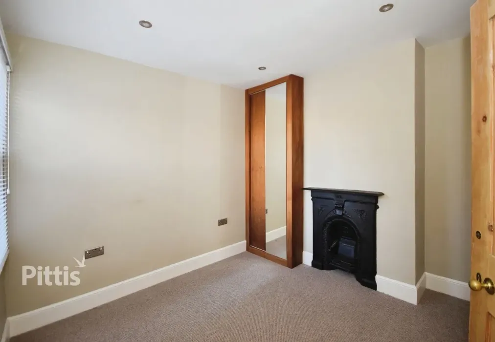 bedroom 2 - Ashton Terrace Cowes PO31 - Wards of Kent