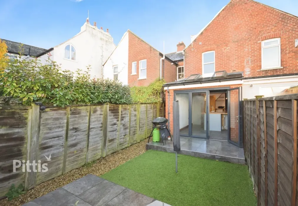 garden - Ashton Terrace Cowes PO31 - Wards of Kent