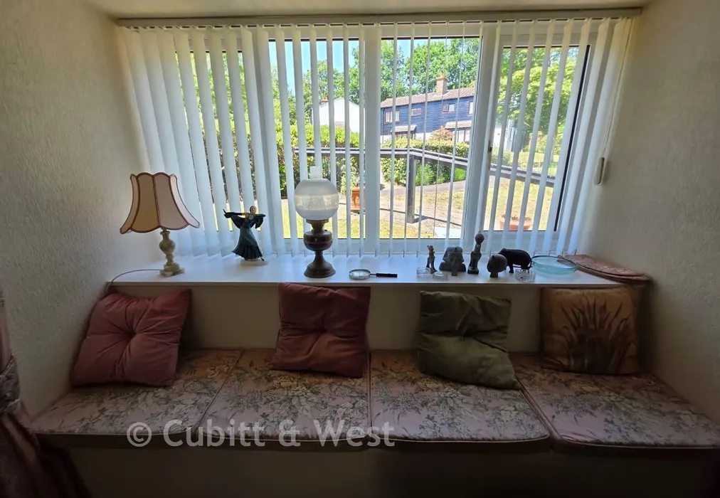 Feature Window Seat - Haigh Crescent, Redhill, Surrey - Wards of Kent