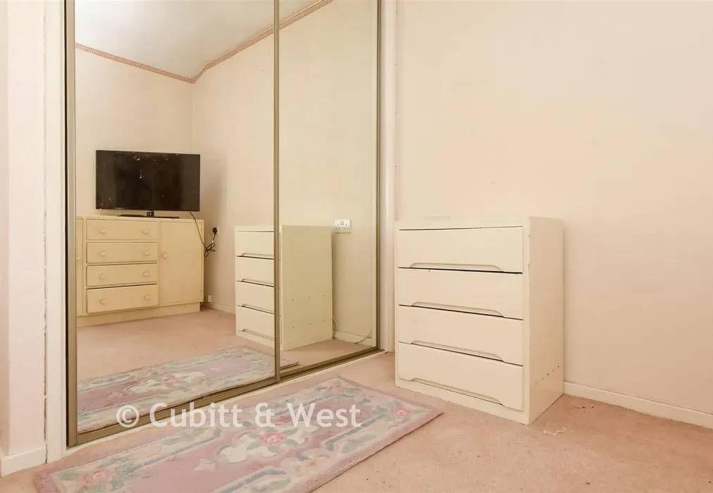 Internal Lifestyle Photograph - Haigh Crescent, Redhill, Surrey - Wards of Kent