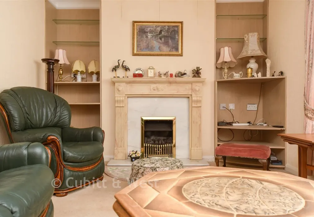 Internal Feature - Haigh Crescent, Redhill, Surrey - Wards of Kent
