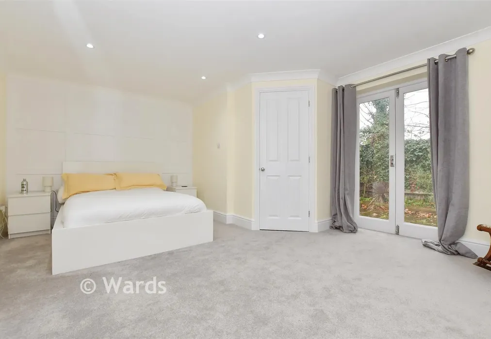 Bedroom 1 - Upper Harbledown, Canterbury, Kent - Wards of Kent