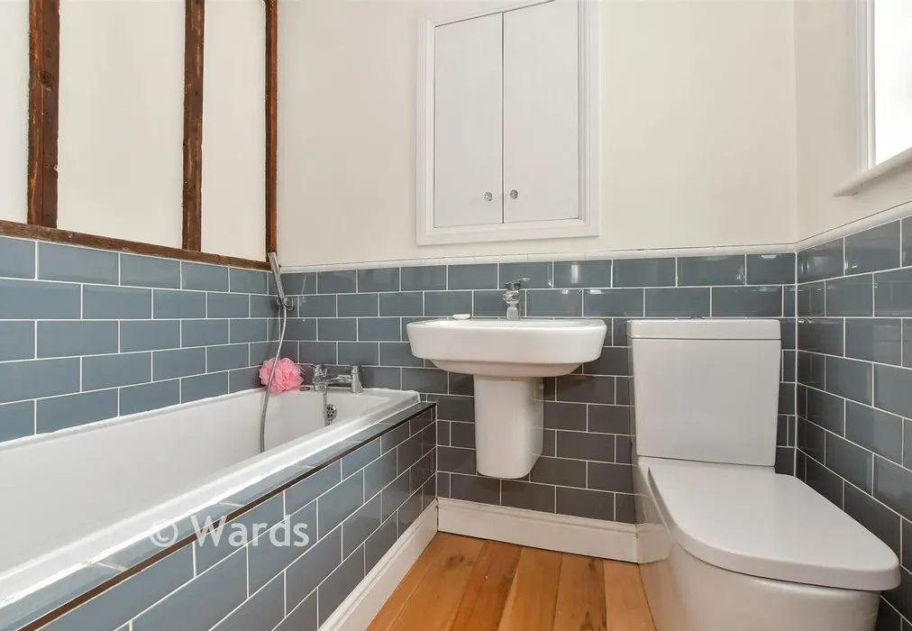 Bathroom - Upper Harbledown, Canterbury, Kent - Wards of Kent