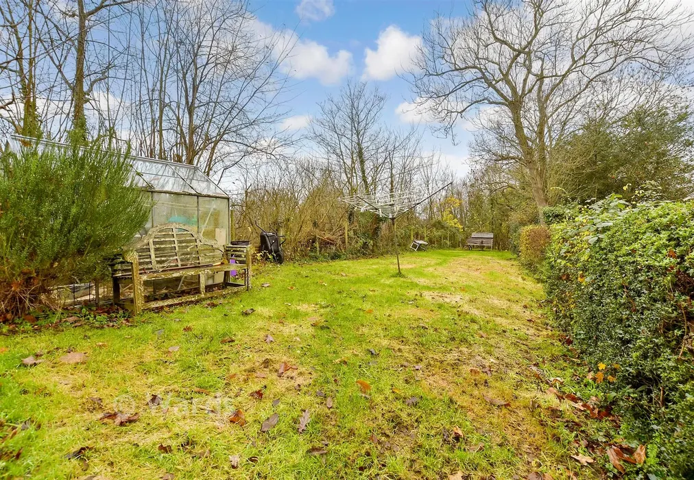 Rear Garden - Upper Harbledown, Canterbury, Kent - Wards of Kent