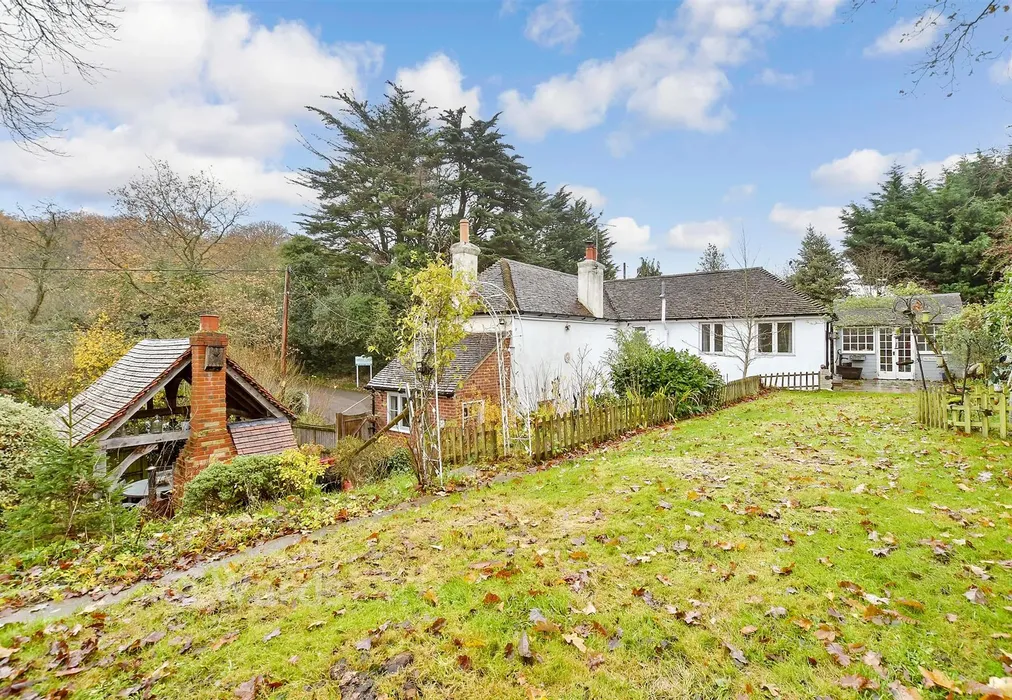 Rear Elevation - Upper Harbledown, Canterbury, Kent - Wards of Kent