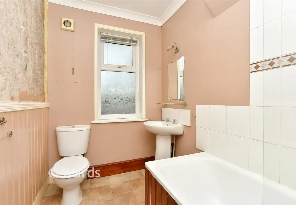 Bathroom - St. John's Road, Upper Gillingham, Kent - Wards of Kent