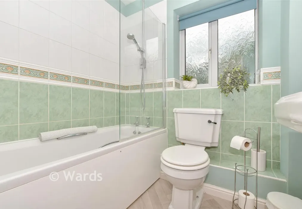 Bathroom - Lucilla Avenue, Ashford, Kent - Wards of Kent