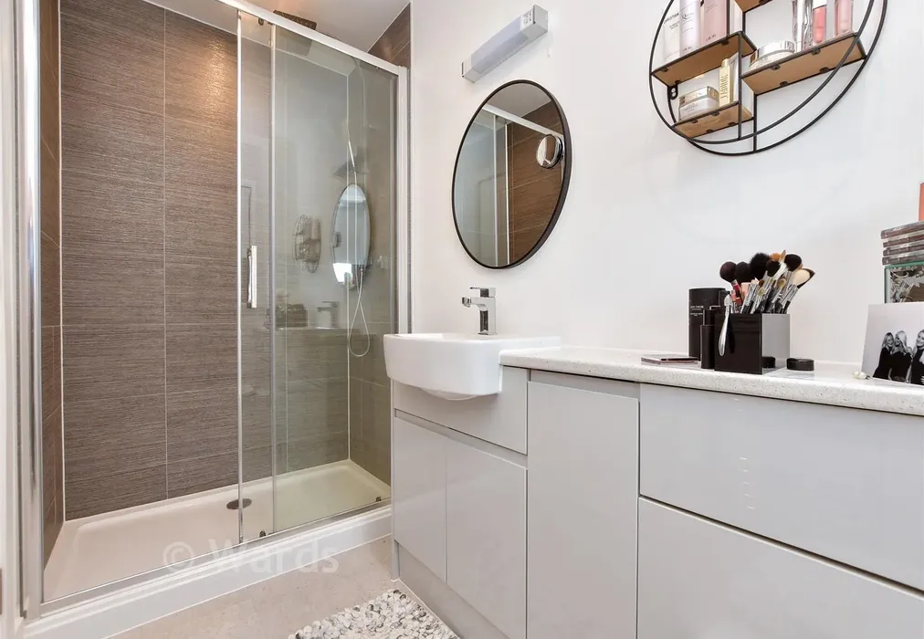En-Suite - Orchard Close, Birchington, Kent - Wards of Kent