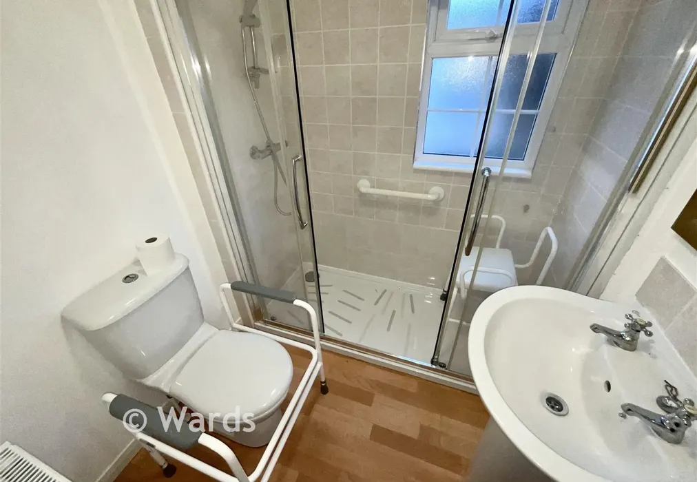 Shower Room - Seasalter Road, Graveney, Faversham, Kent - Wards of Kent