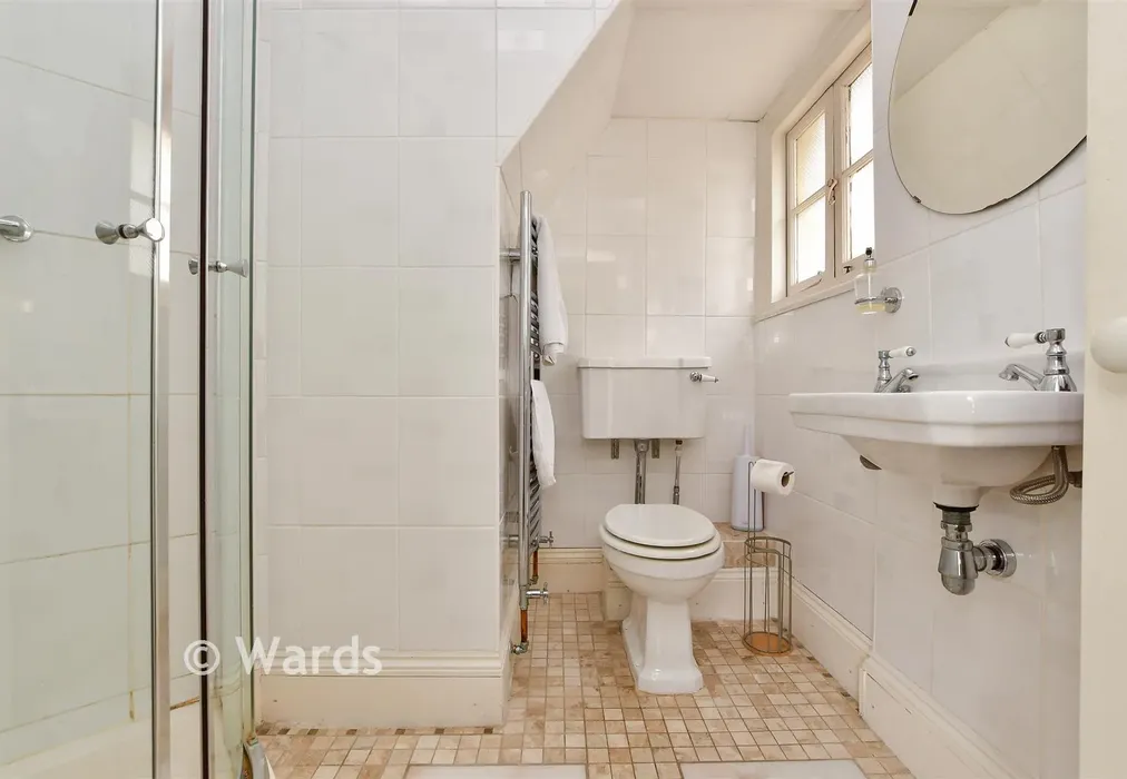 En-Suite - Roxburgh Road, Westgate-On-Sea, Kent - Wards of Kent