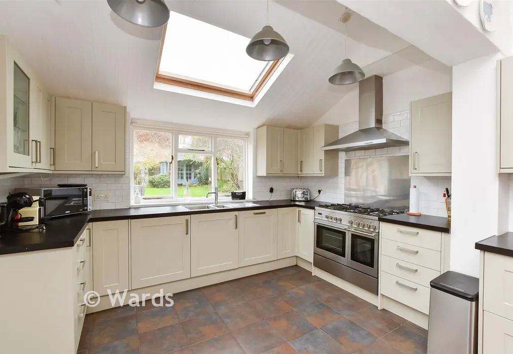 Kitchen/Diner - Roxburgh Road, Westgate-On-Sea, Kent - Wards of Kent