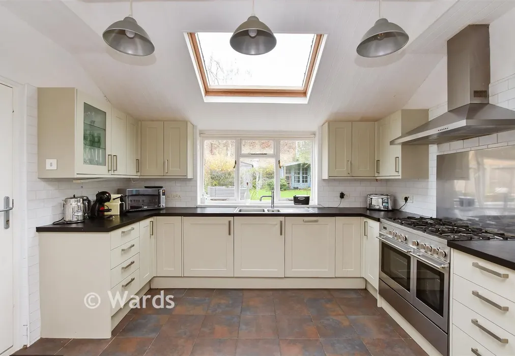 Kitchen/Diner - Roxburgh Road, Westgate-On-Sea, Kent - Wards of Kent