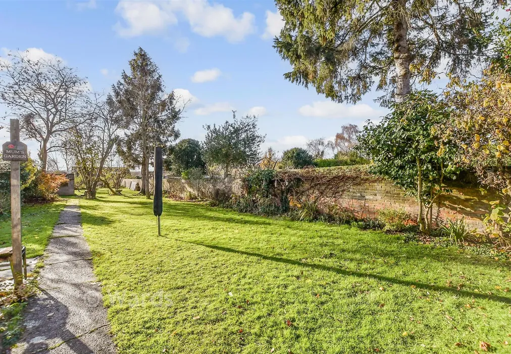 Rear Garden - Ashford Road, Bearsted, Maidstone, Kent - Wards of Kent