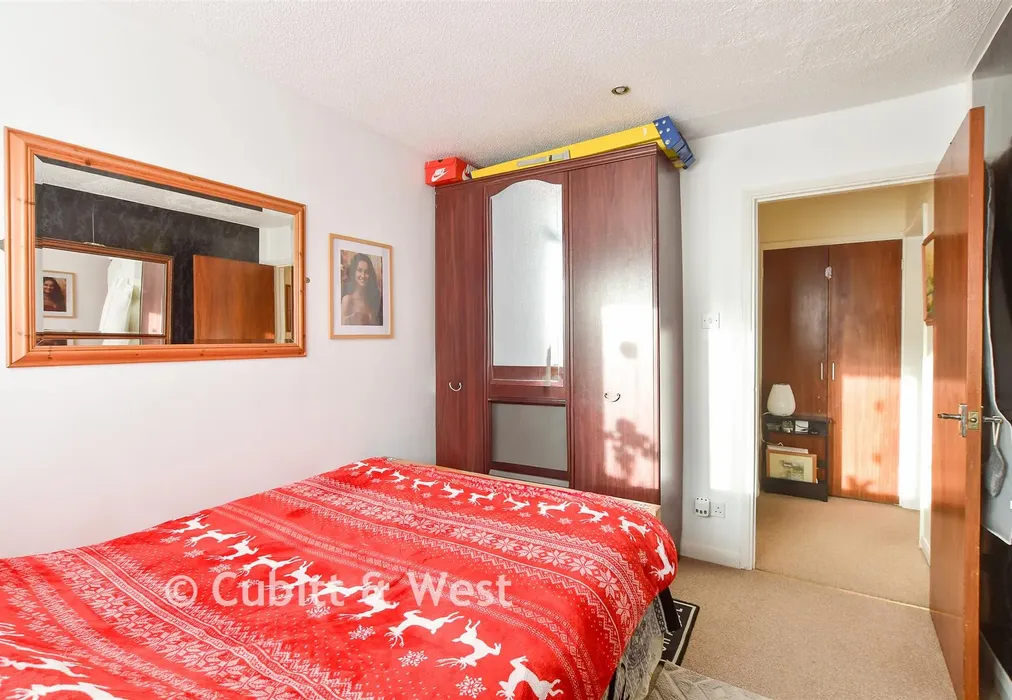 Bedroom 1 - East Park, Crawley, West Sussex - Wards of Kent