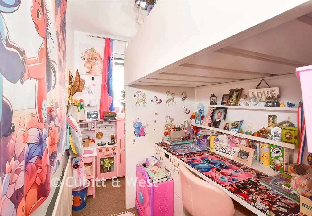 Bedroom 2 - East Park, Crawley, West Sussex - Wards of Kent