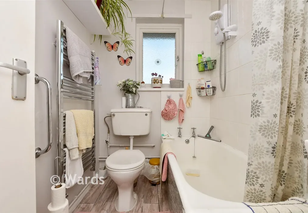 Bathroom - Lower Road, Staple, Canterbury, Kent - Wards of Kent