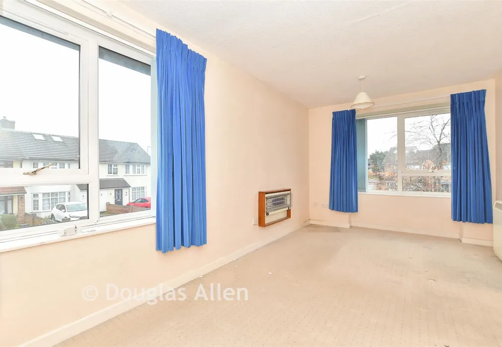 Lounge/Diner - Mungo Park Road, Rainham, Essex - Wards of Kent