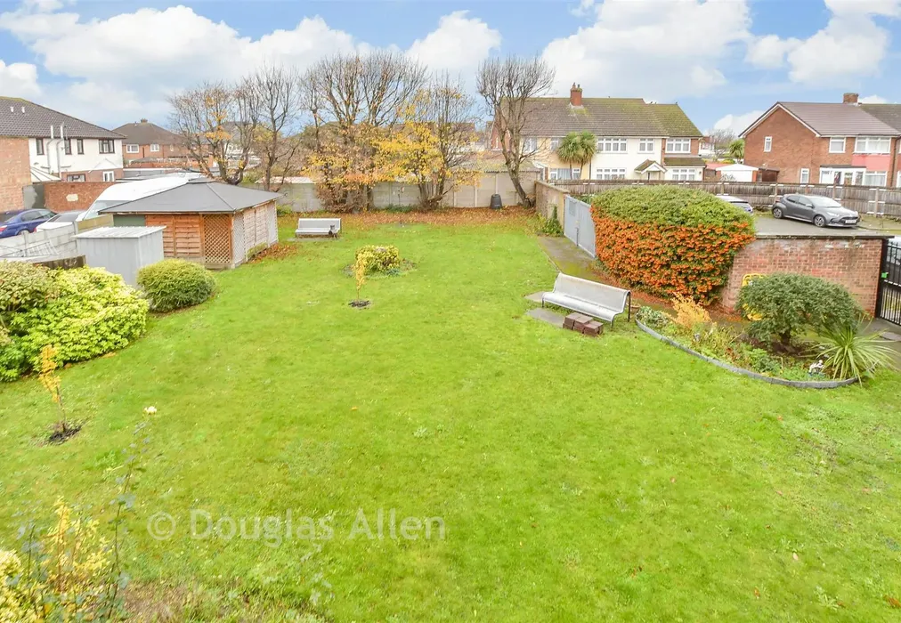 Communal Gardens - Mungo Park Road, Rainham, Essex - Wards of Kent