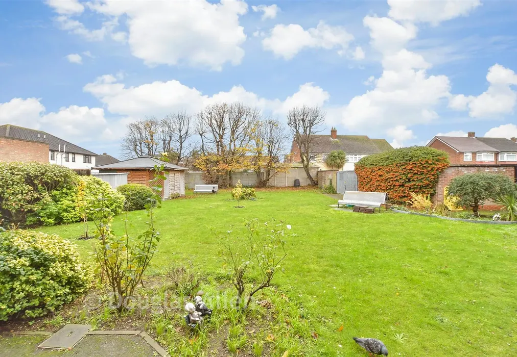 Communal Gardens - Mungo Park Road, Rainham, Essex - Wards of Kent