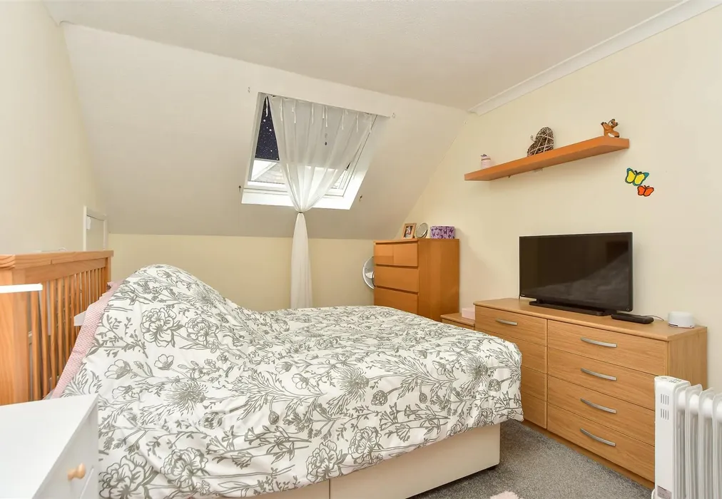 Bedroom 1 - Menzies Court, Minster On Sea, Sheerness, Kent - Wards of Kent