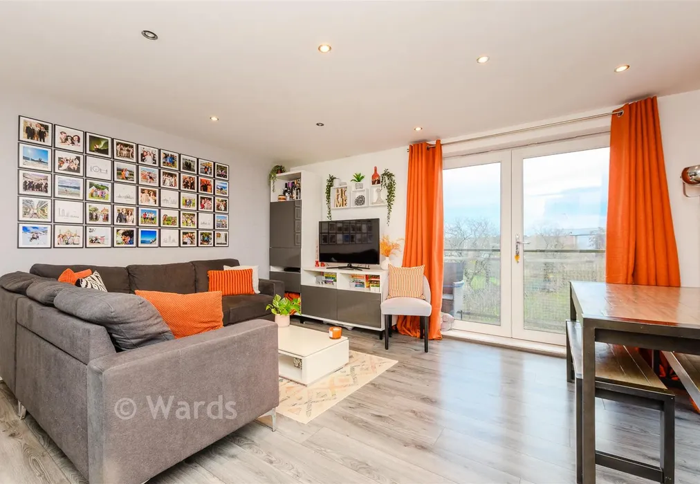 Lounge - Cameron Drive, Dartford, Kent - Wards of Kent