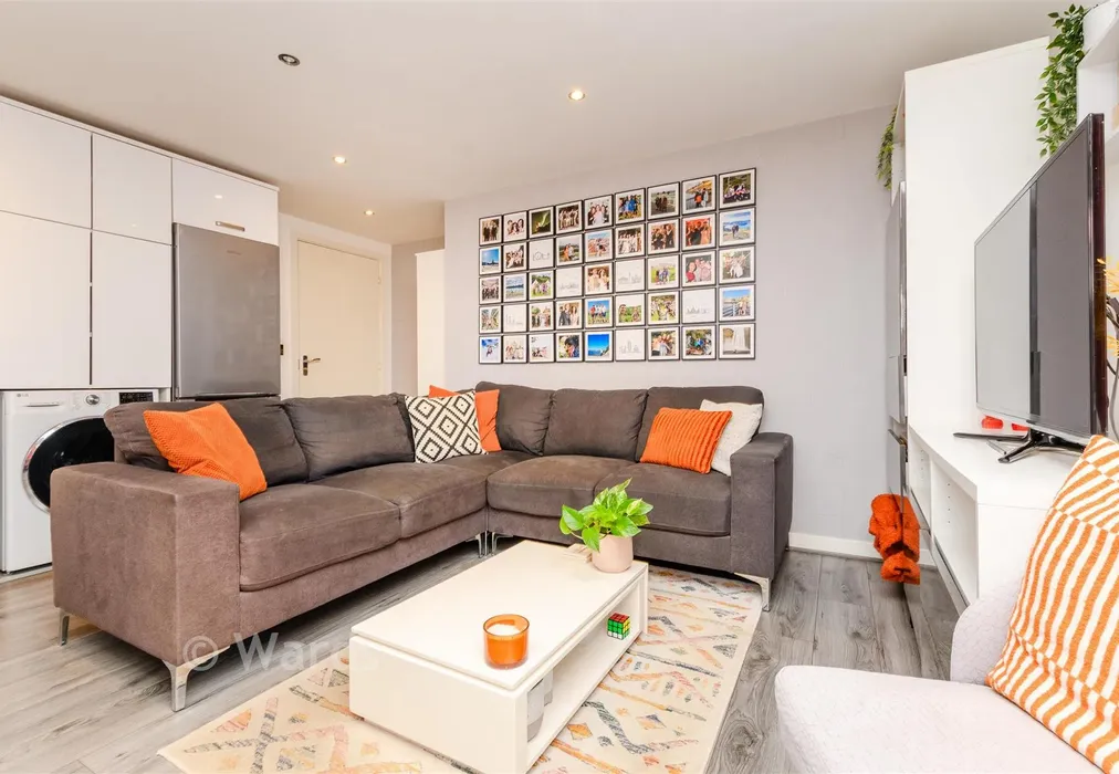 Lounge - Cameron Drive, Dartford, Kent - Wards of Kent