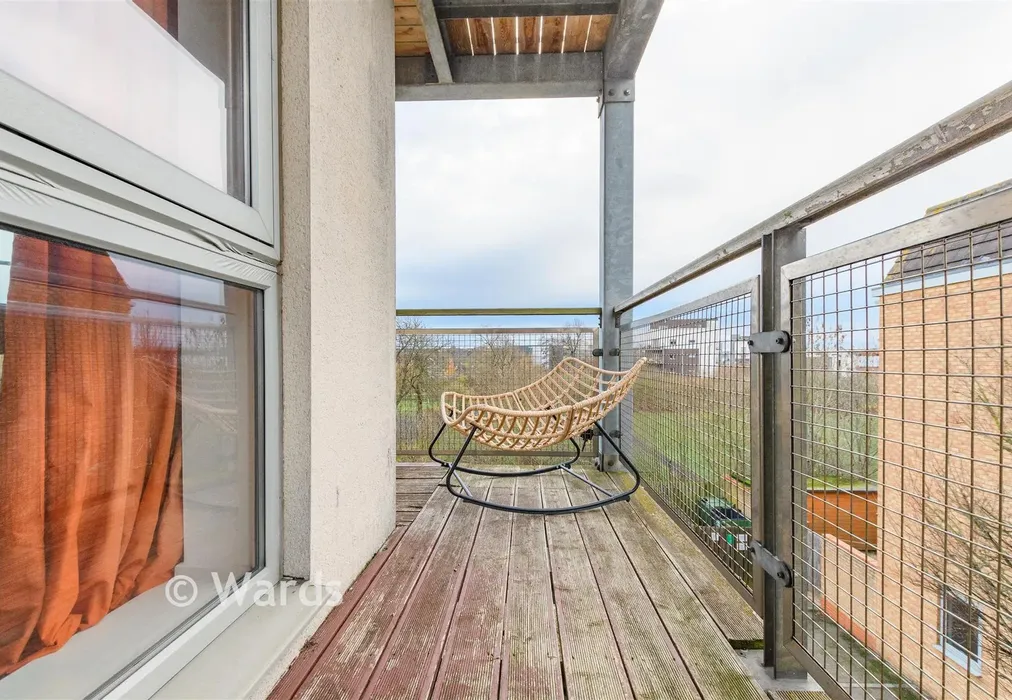 Balcony - Cameron Drive, Dartford, Kent - Wards of Kent