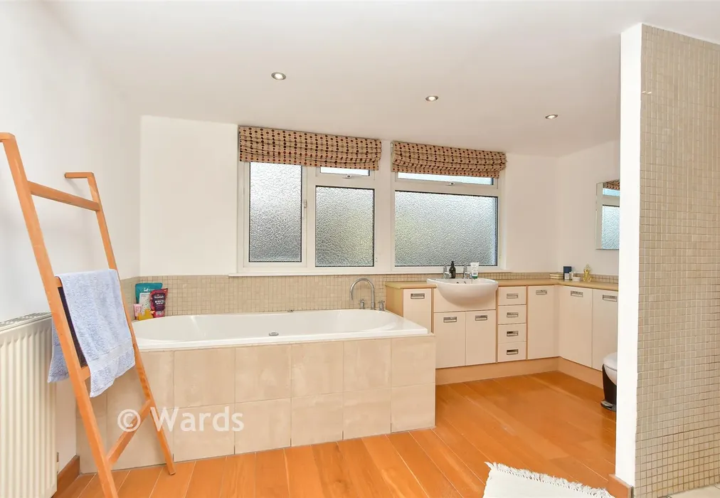 En-Suite Bathroom - The Street, Newnham, Sittingbourne, Kent - Wards of Kent