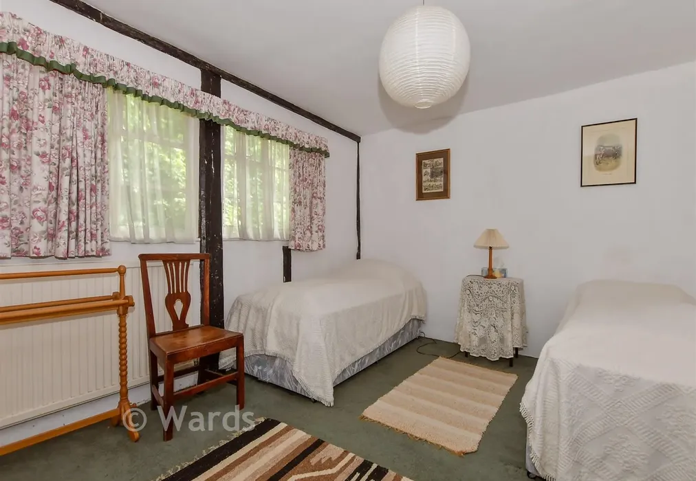 Bedroom 1 Cottage - Chart Road, Sutton Valence, Kent - Wards of Kent