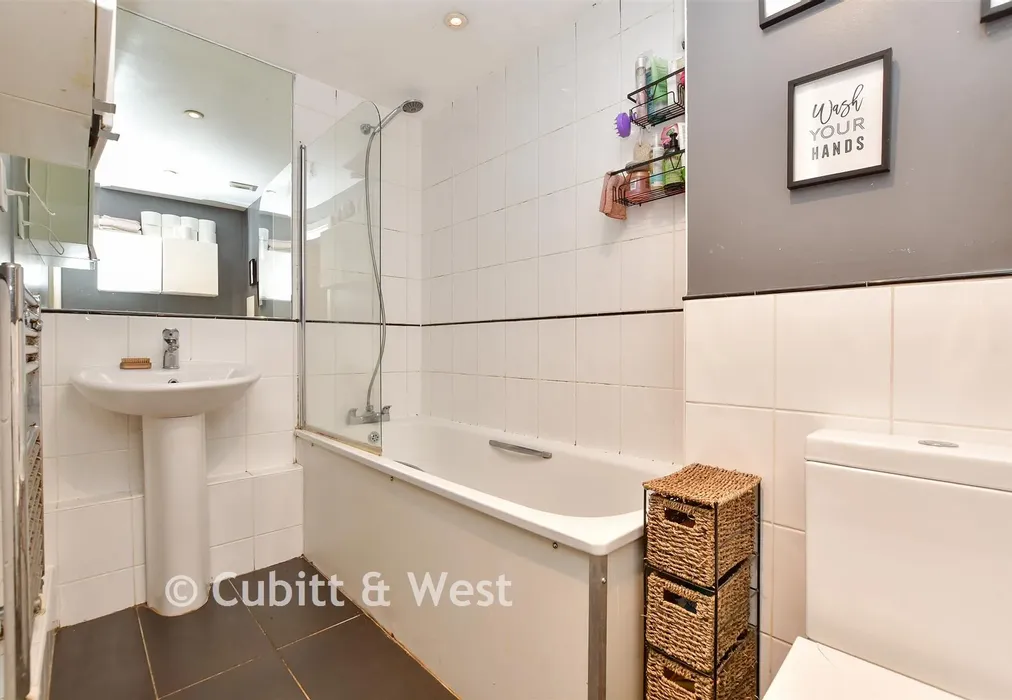 Bathroom - Weighton Road, London - Wards of Kent