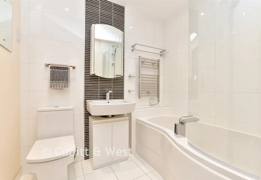 Bathroom - St. Monica's Road, Kingswood, Surrey - Wards of Kent