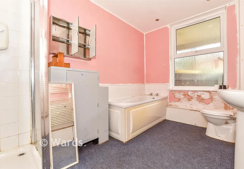 Bathroom - South Street, Lydd, Romney Marsh, Kent - Wards of Kent