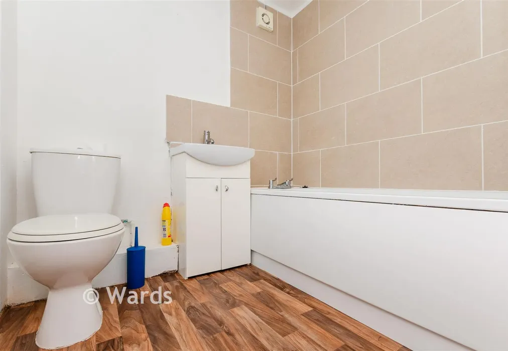 Bathroom - Magpie Hall Road, Chatham, Kent - Wards of Kent