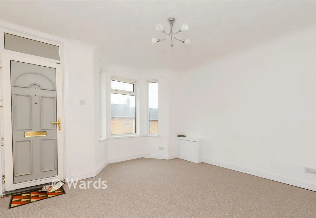 Lounge - Magpie Hall Road, Chatham, Kent - Wards of Kent