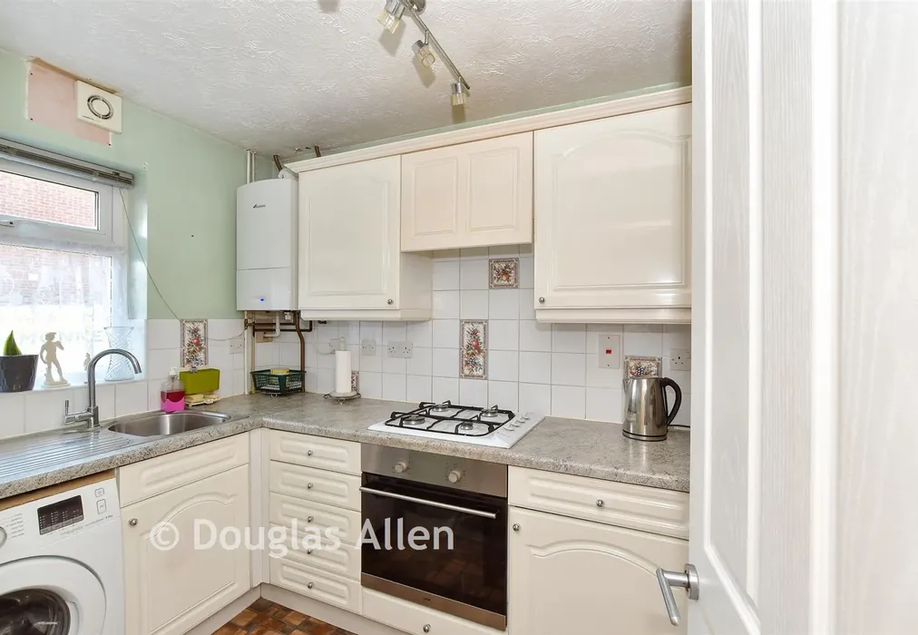 Kitchen - Rose Close, Wickford, Essex - Wards of Kent