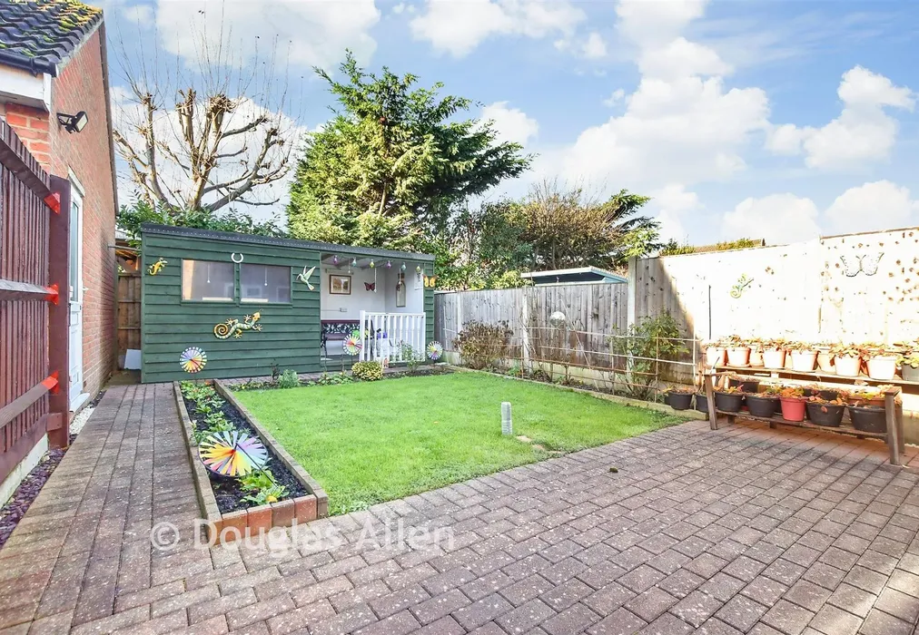 Rear Garden - Rose Close, Wickford, Essex - Wards of Kent