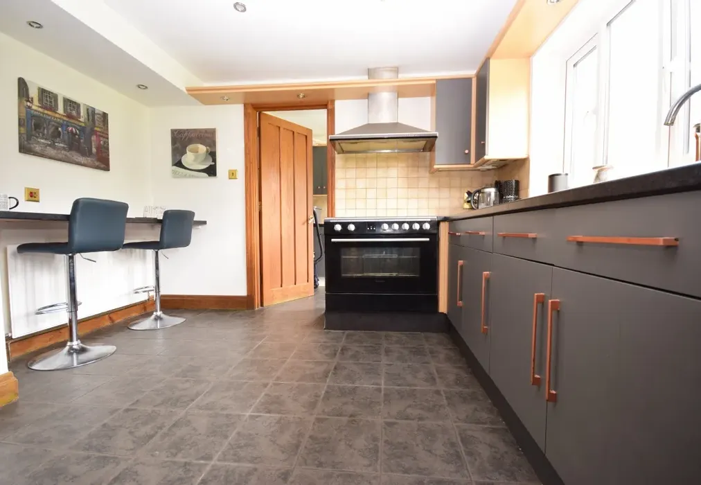 Kitchen - Kingston Hill, Langdon Hills, SS16 - Wards of Kent