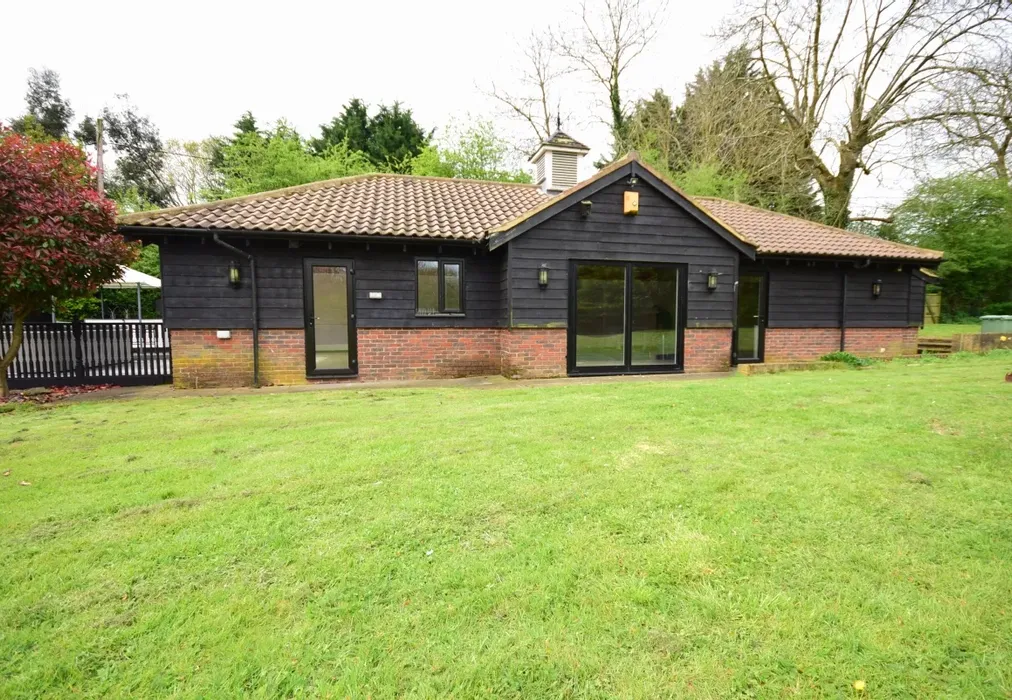 Pool house - Kingston Hill, Langdon Hills, SS16 - Wards of Kent