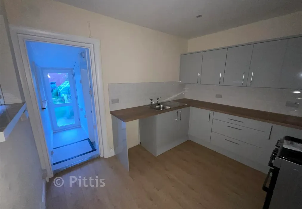 Kitchen - Adelaide Grove, East Cowes, Isle of Wight - Wards of Kent